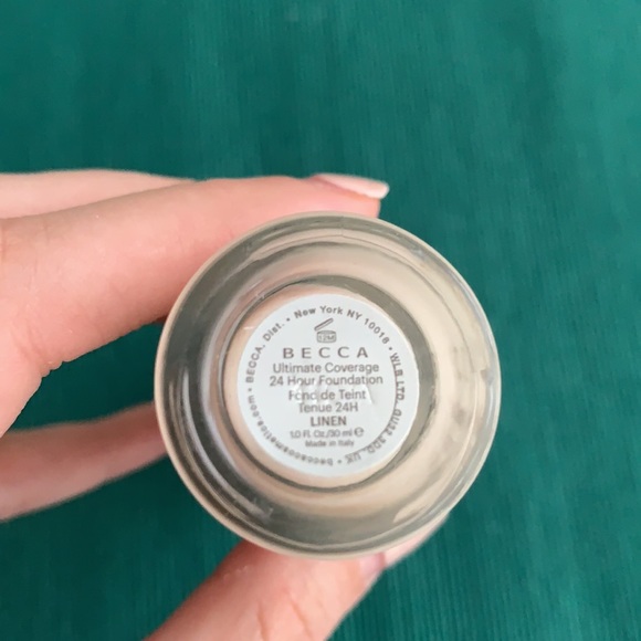 Only once used Becca makeup, perfect for going out with medium to full coverage. - Picture 2 of 2